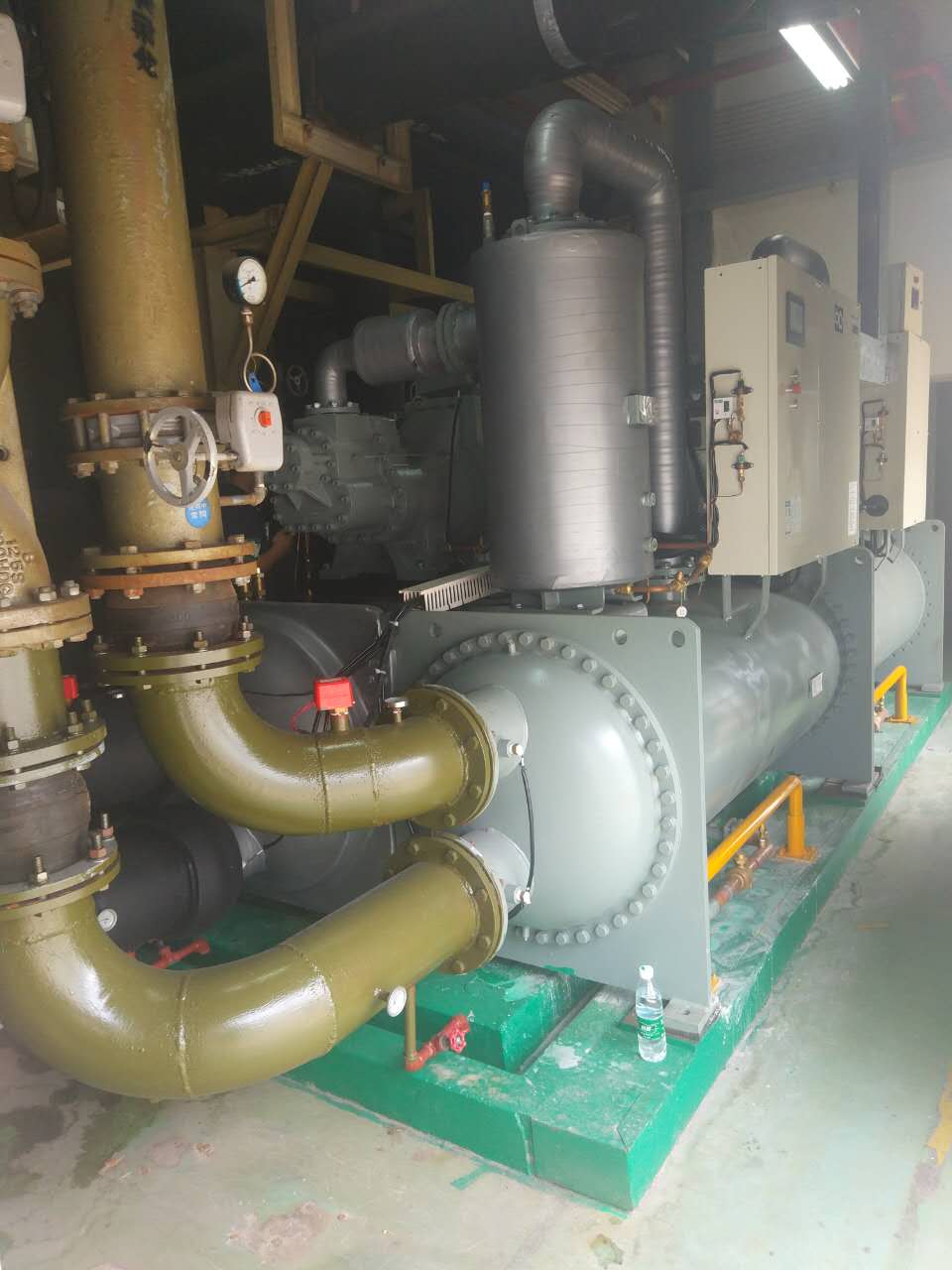 氟系統(tǒng)制冷機組進(jìn)水，就這樣處理！